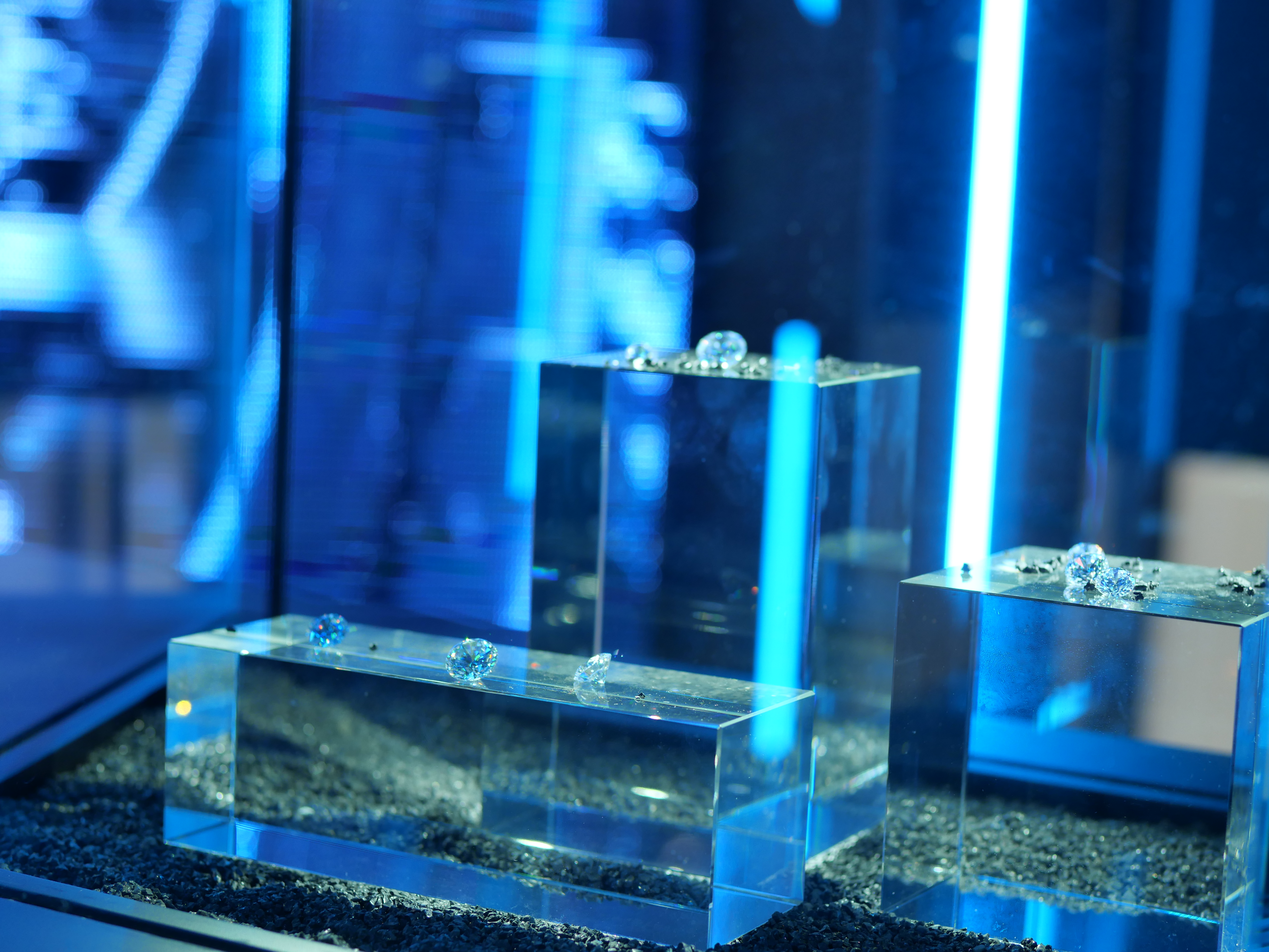 明豐珠寶  融·曜—黃金點(diǎn)鉆專題展正式開幕